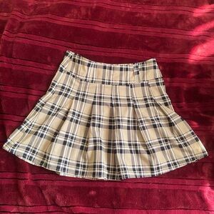 SHEIN Plaid Pleated Skirt in Cream and Black